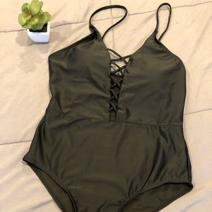 Cross cross swimsuit